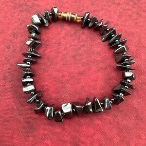 BLACK HEMATIT/HEMATINE  POLISHED CHIP BRACELET, TURNLOCK , 7 INCHES
